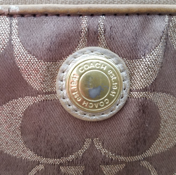 Coach Sig Wallet - Picture 2 of 11